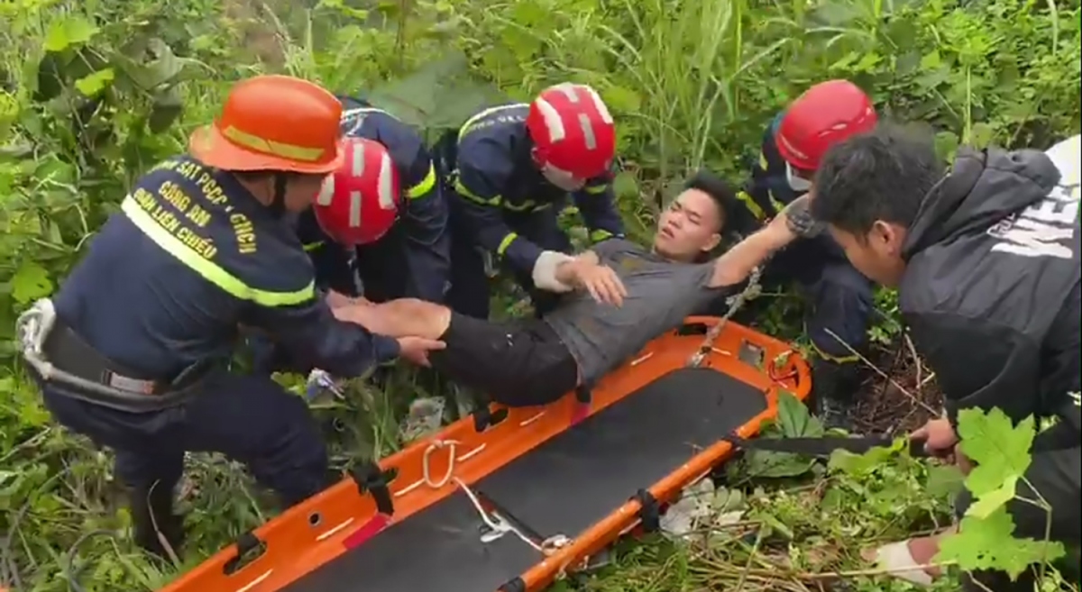 roi tu deo hai van xuong vuc, nam thanh nien duoc cuu song than ky hinh anh 3