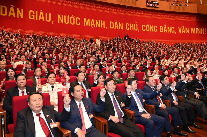 Nghị quyết Đại hội XIII xác định tiếp tục đẩy mạnh thực hiện ba đột phá chiến lược, đó là đột phá về thể chế, nguồn nhân lực và hạ tầng, để đưa đất nước phát triển nhanh và bền vững.