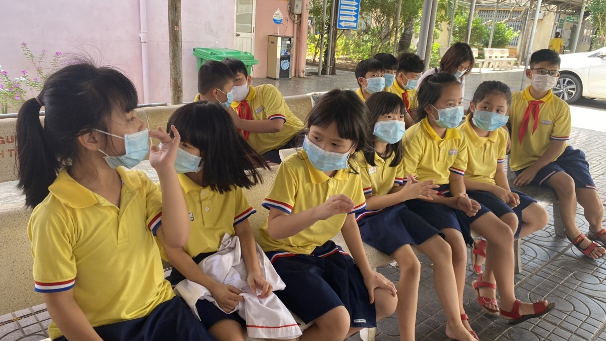 Hiện còn 5 cháu có biểu hiện nặng đang điều trị tại khoa nhi bệnh viện Lê Lợi