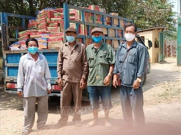 vietnamese citizens hit by pandemic in cambodia receive support picture 1