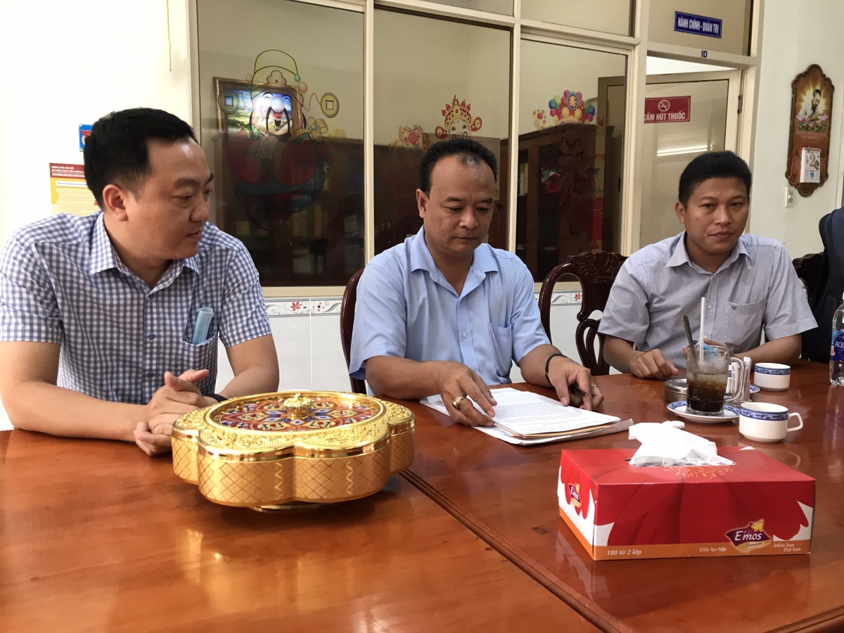 Ông Nguyễn Ngọc Tâm - Trưởng Ban Tuyên giáo thành ủy Cần Thơ (ngồi giữa) thông tin với báo chí.
