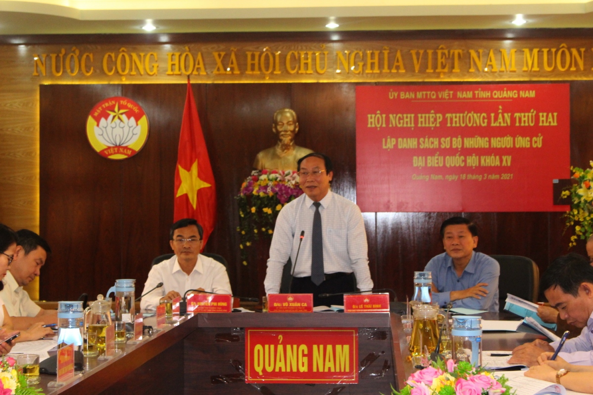 Ông Võ Xuân Ca, Chủ tịch Ủy ban Mặt trận Tổ Quốc Việt Nam tỉnh Quảng Nam chủ trì hội nghị.