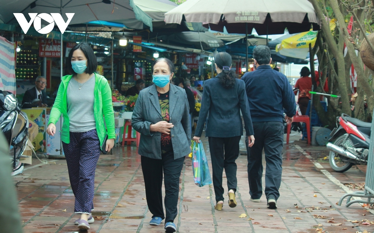 pagodas and temples in hanoi reopen after temporary closure for covid-19 fight picture 12