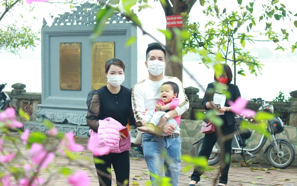 pagodas and temples in hanoi reopen after temporary closure for covid-19 fight picture 13