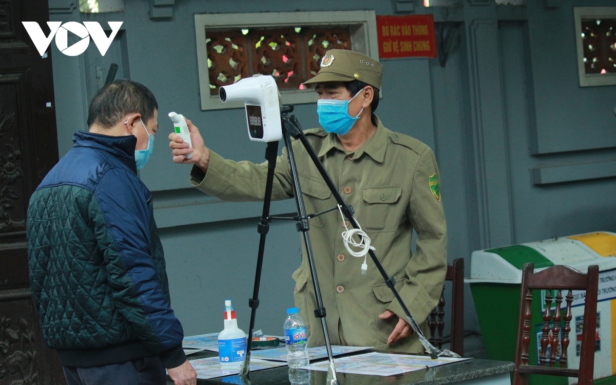 pagodas and temples in hanoi reopen after temporary closure for covid-19 fight picture 6