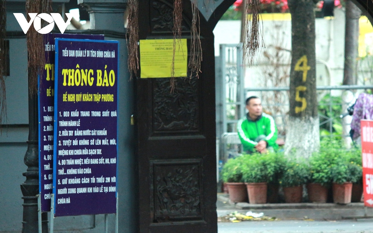 pagodas and temples in hanoi reopen after temporary closure for covid-19 fight picture 8