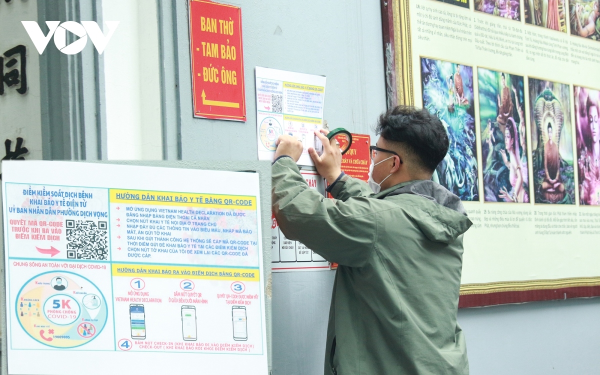 pagodas and temples in hanoi reopen after temporary closure for covid-19 fight picture 9