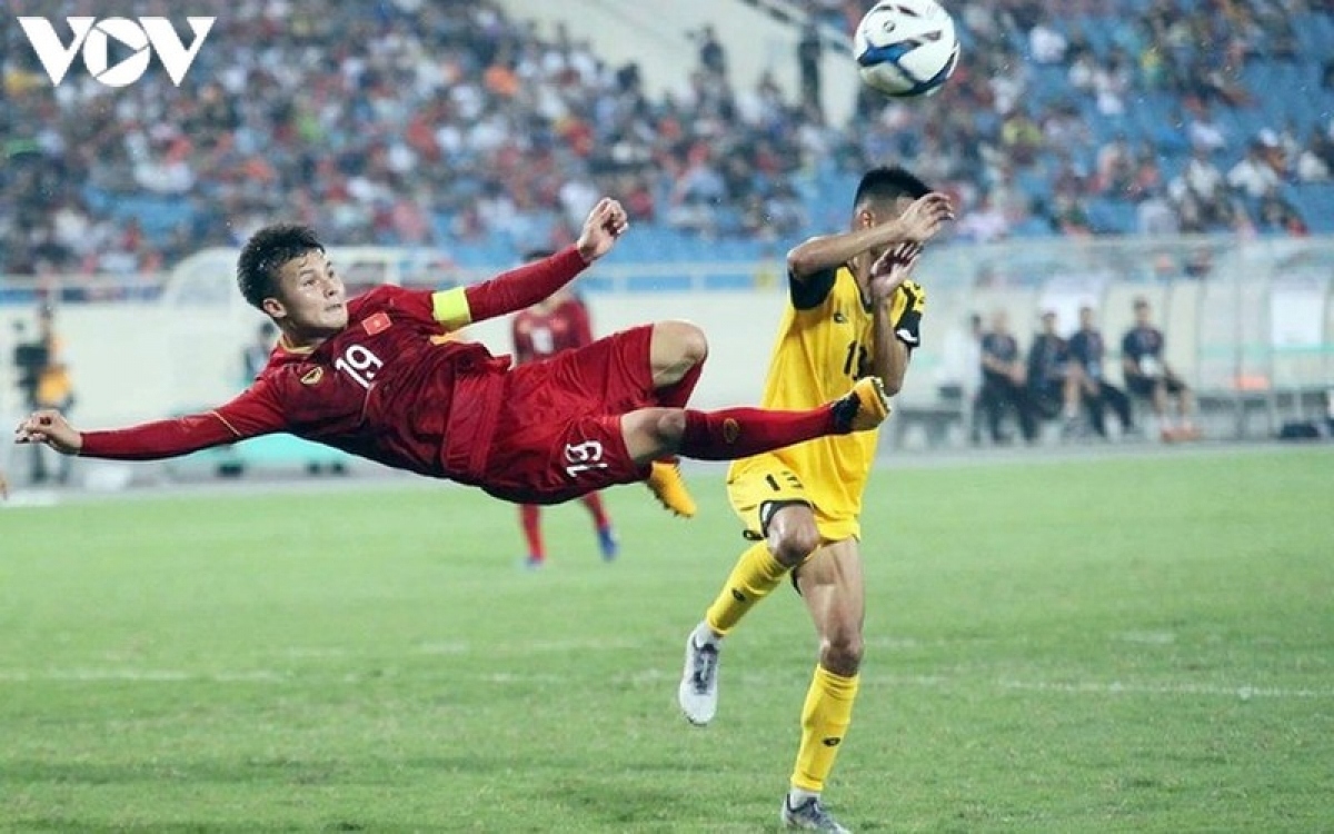 quang hai nominated among best midfielders in afc cup picture 1