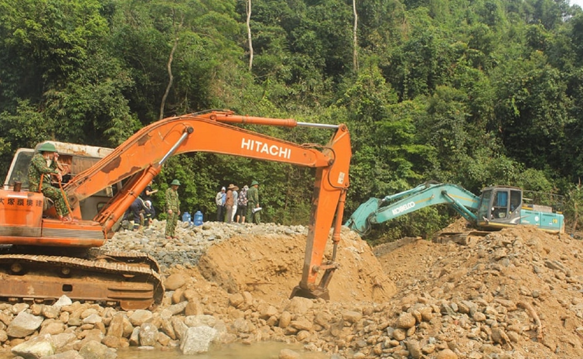 Huy động thêm phương tiện tìm nạn nhân mất tích ở Thủy điện Rào Trăng 3