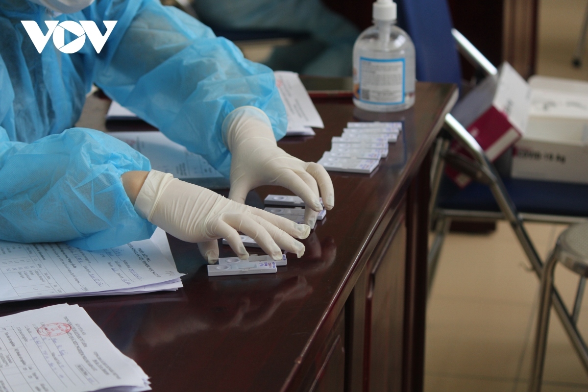hanoi rolls out covid-19 testing for high-risk groups picture 4 hanoi rolls out covid-19 testing for high-risk groups picture 4