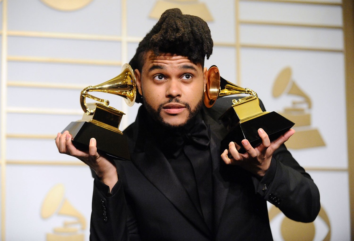 nam ca si the weeknd tay chay giai thuong grammy hinh anh 3