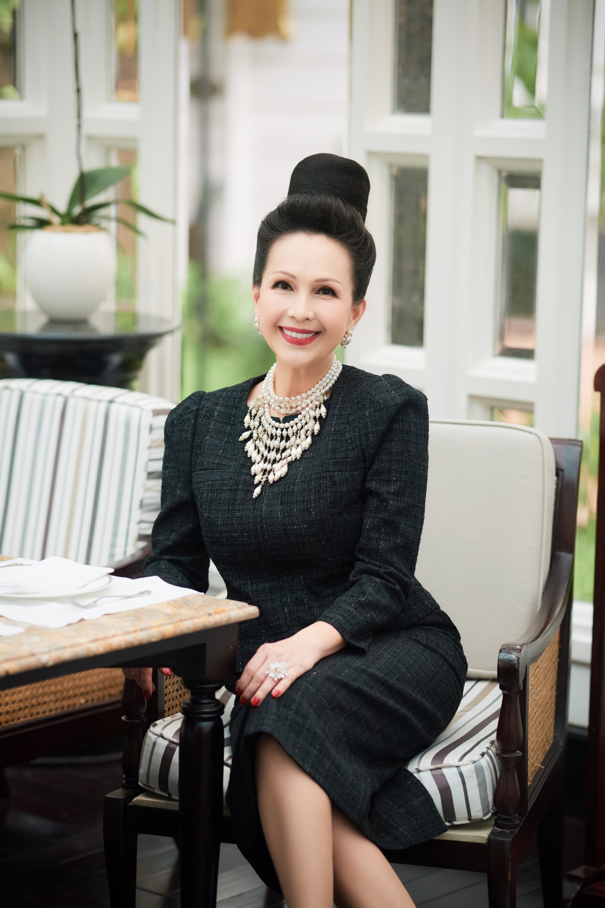 diễn viên diễm my dạo phố với trang phục sắc đen sang trọng hình ảnh 6 dien vien diem my dao pho voi trang phuc sac den sang trong hinh anh 6