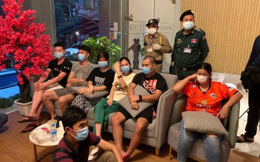 Campuchia triệt phá nhóm tội phạm lợi dụng dịch Covid-19 để bắt ...