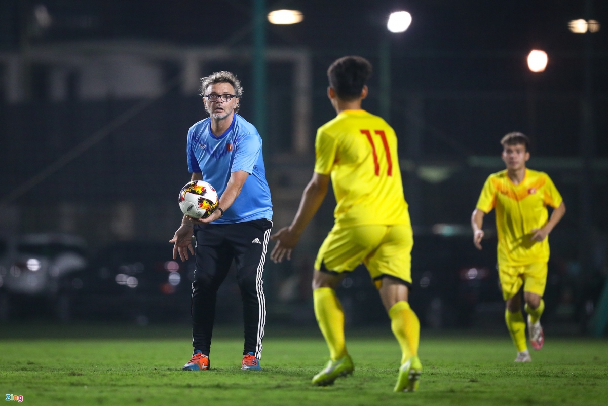 As head coach, Troussier plans to select various footballers for the many gatherings which will take place this year in preparation for both the 2023 AFC U20 Championship and the 2023 FIFA U20 World Cup. Most notably, the squad’s first training session on March 15 in Hanoi sees 34 footballers take part, including those chosen not to play in the national U19 championship.
