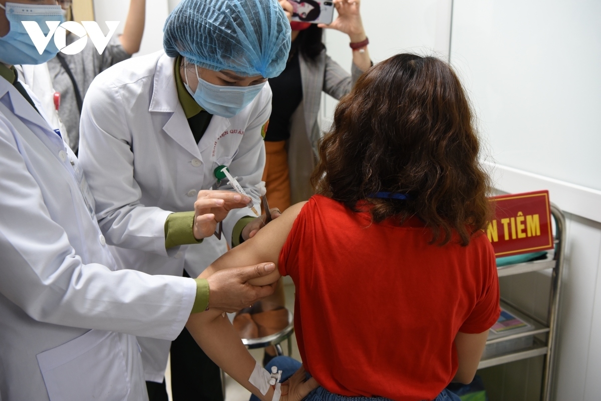covid-19 vaccination campaign starts in vietnam on mar. 8 picture 1