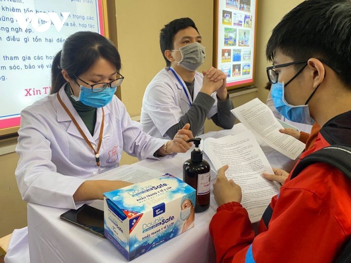 vietnam recruits volunteers for first phase of second covid-19 vaccine picture 1