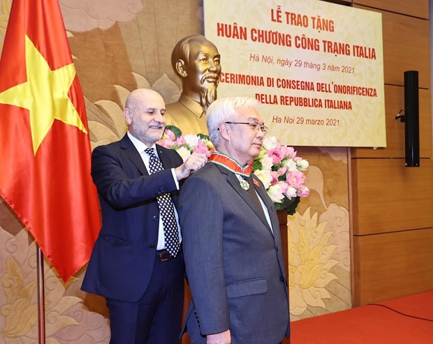 vietnamese official honoured with italy s order of merit picture 1