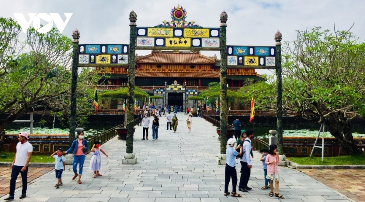 Visitors at the Hue Imperial Palace