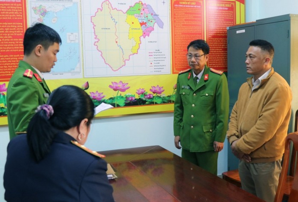 Tống đạt quyết định khởi tố vụ án, khởi tố bị can đối với Hồ Trọng Bình.