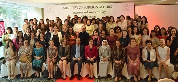 foreign ministry hosts gathering for female diplomats picture 1