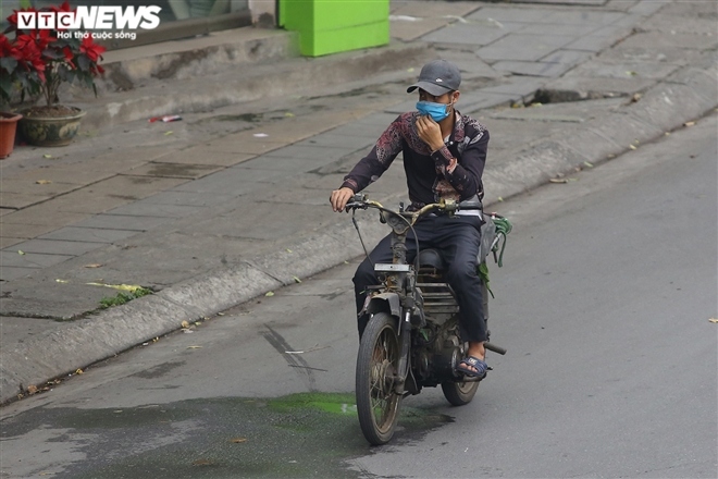 xe thay ma long hanh, de doa cuop mang nguoi, csgt lam ngo nhu khong biet hinh anh 14