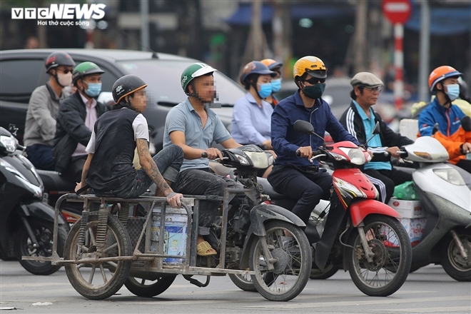 xe thay ma long hanh, de doa cuop mang nguoi, csgt lam ngo nhu khong biet hinh anh 15