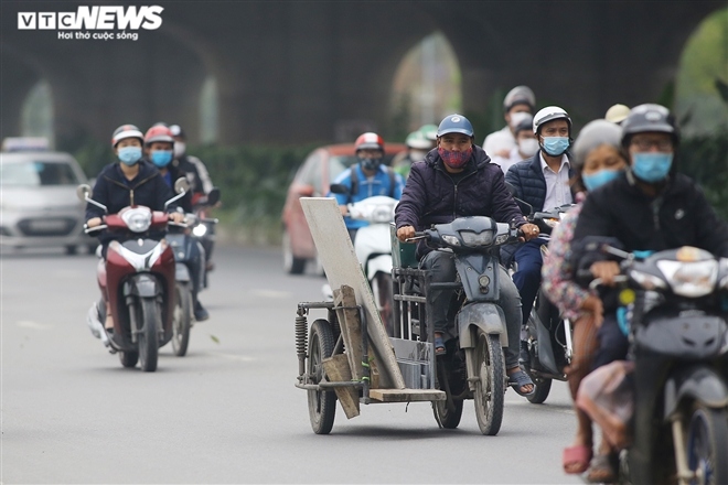 xe thay ma long hanh, de doa cuop mang nguoi, csgt lam ngo nhu khong biet hinh anh 16