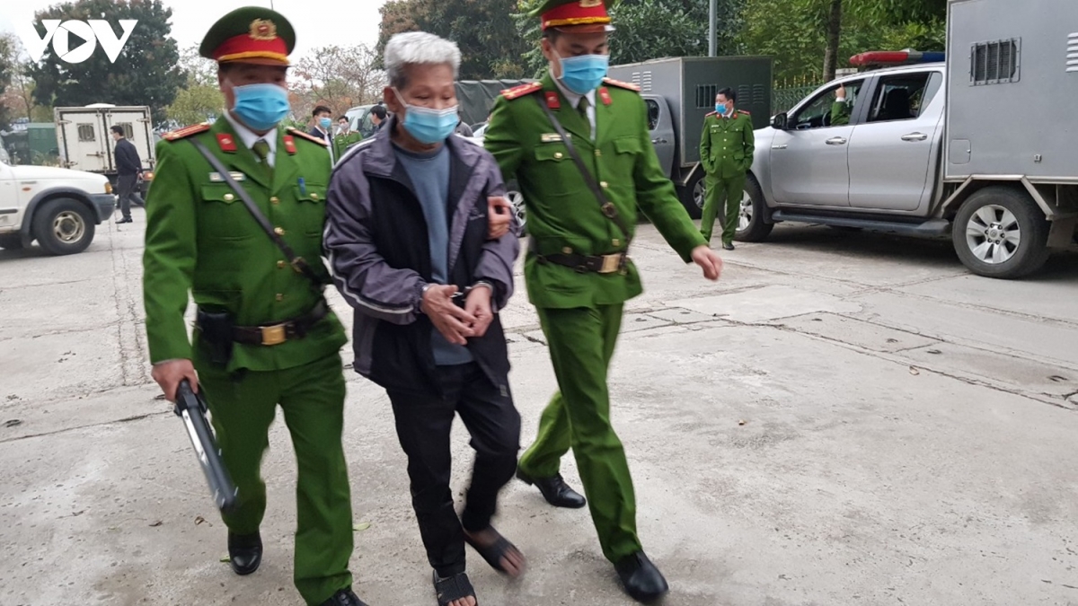 dẫn giải bị cáo vụ Đồng tâm vào phiên xử phúc thẩm, 1 bị cáo không chịu đeo khẩu trang hình ảnh 5 dan giai bi cao vu Dong tam vao phien xu phuc tham, 1 bi cao khong chiu deo khau trang hinh anh 5