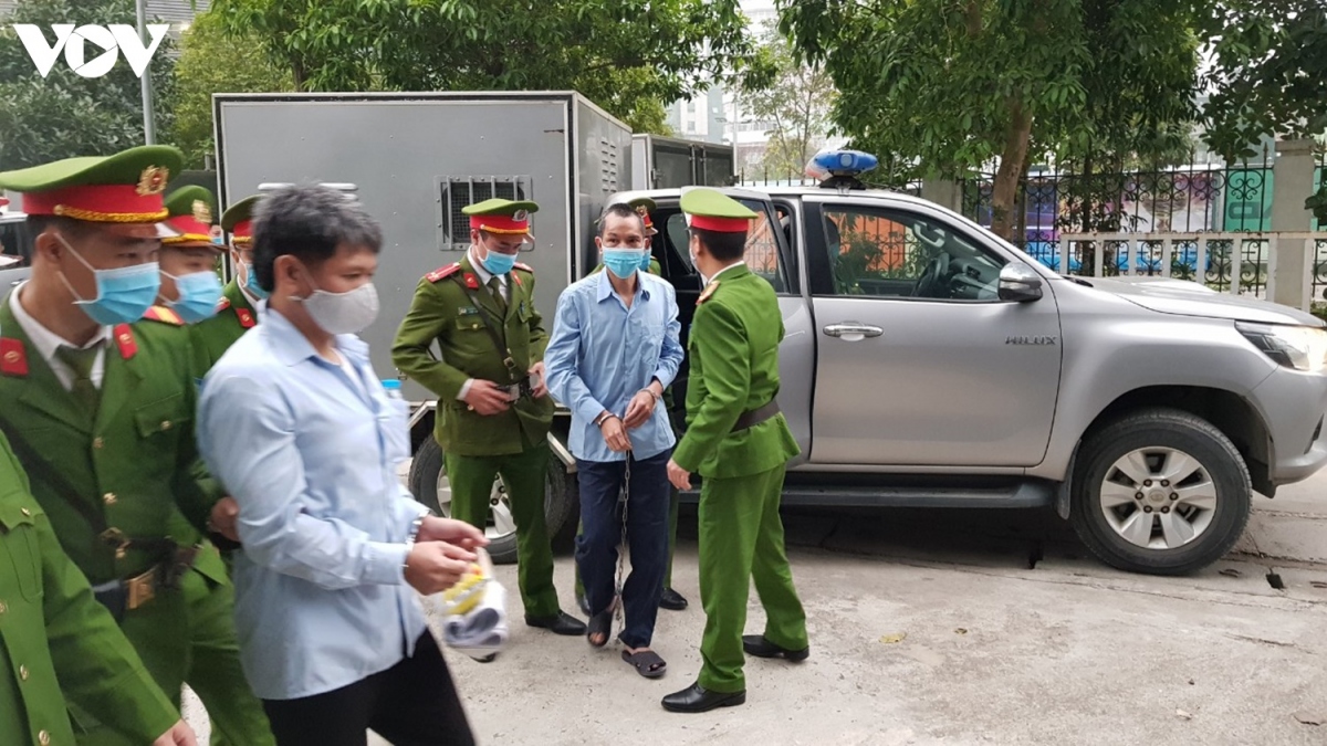 dẫn giải bị cáo vụ Đồng tâm vào phiên xử phúc thẩm, 1 bị cáo không chịu đeo khẩu trang hình ảnh 7 dan giai bi cao vu Dong tam vao phien xu phuc tham, 1 bi cao khong chiu deo khau trang hinh anh 7