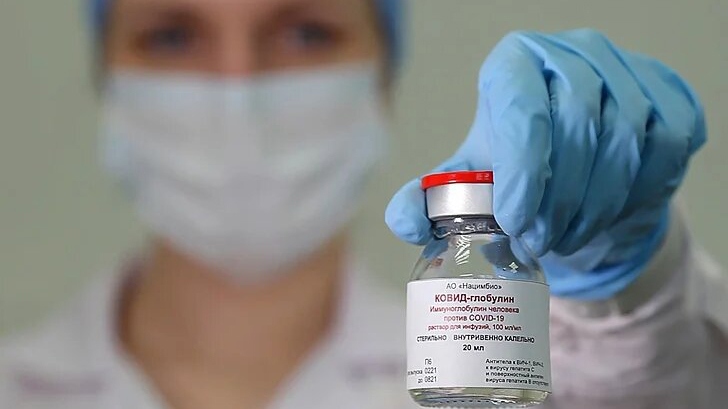 Bộ Y tế Nga đăng ký thuốc dựa trên huyết tương của bệnh nhân Covid-19. (Ảnh: Tass)