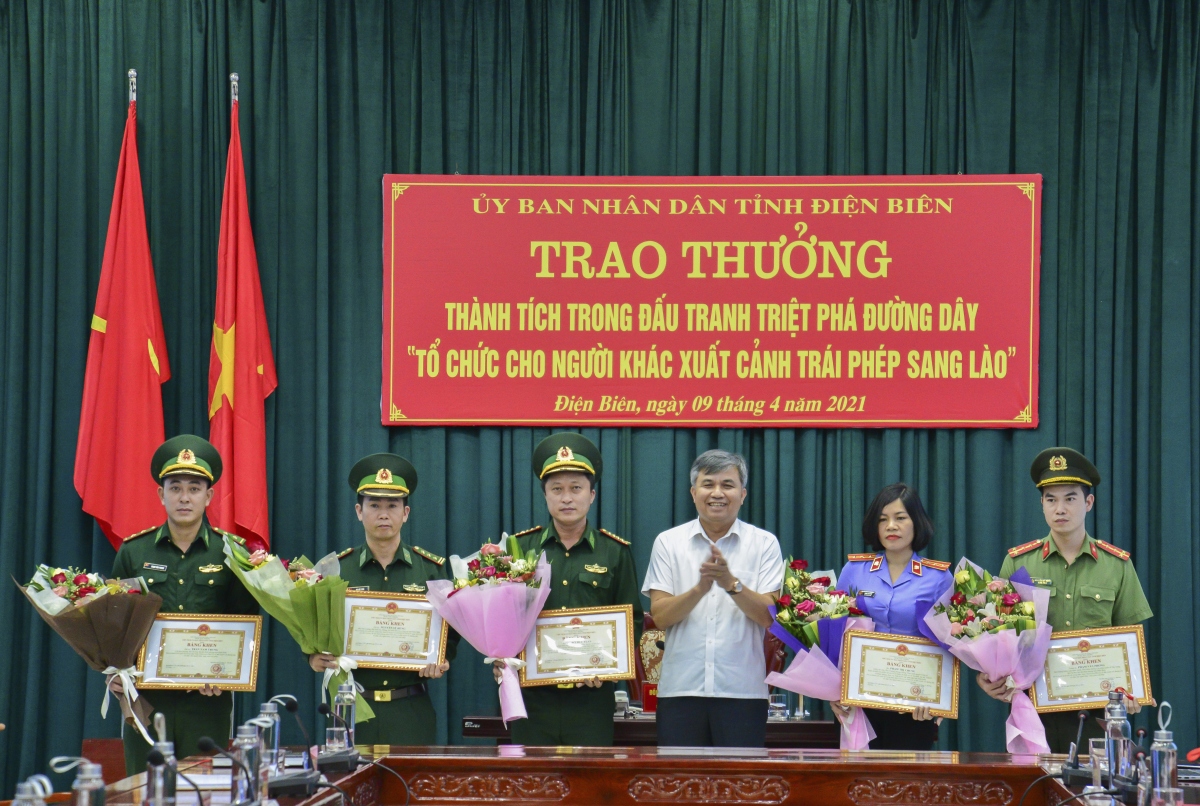 pha 2 chuyen an dua nguoi trung quoc xuat canh trai phep sang lao hinh anh 1