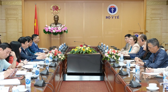 vietnam seeks foreign assistance for covid-19 vaccination process picture 1
