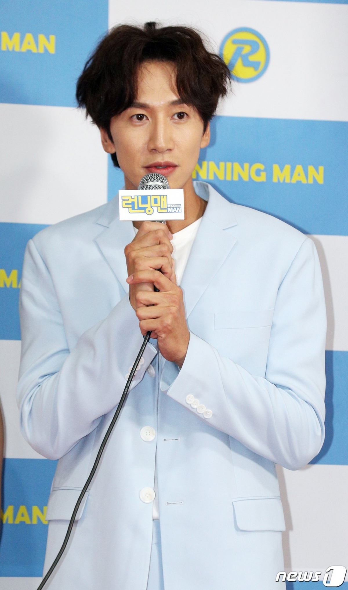 lee kwang soo roi running man sau 11 nam gan bo hinh anh 2