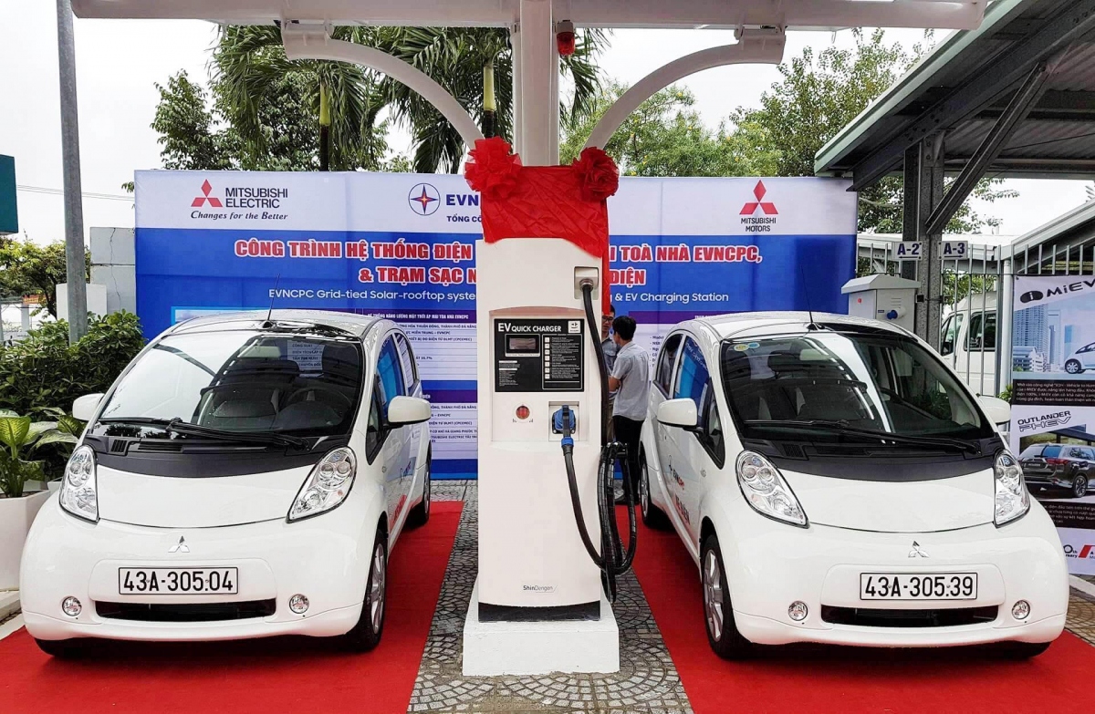 When will Vietnam begin to make electric cars?