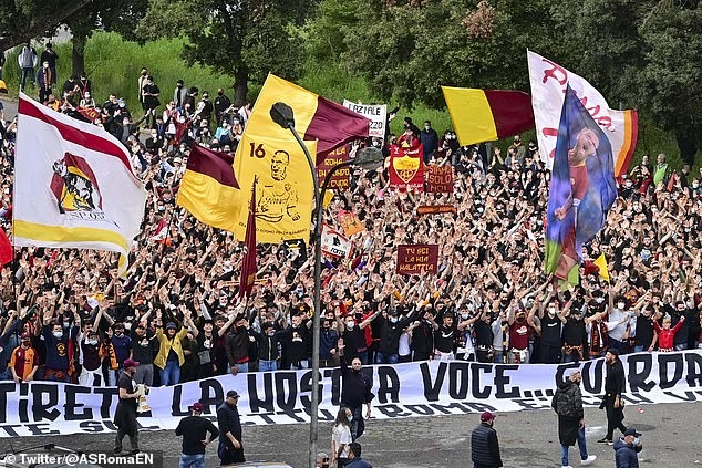  bien nguoi tien clb roma den anh doi dau mu o ban ket europa league hinh anh 2