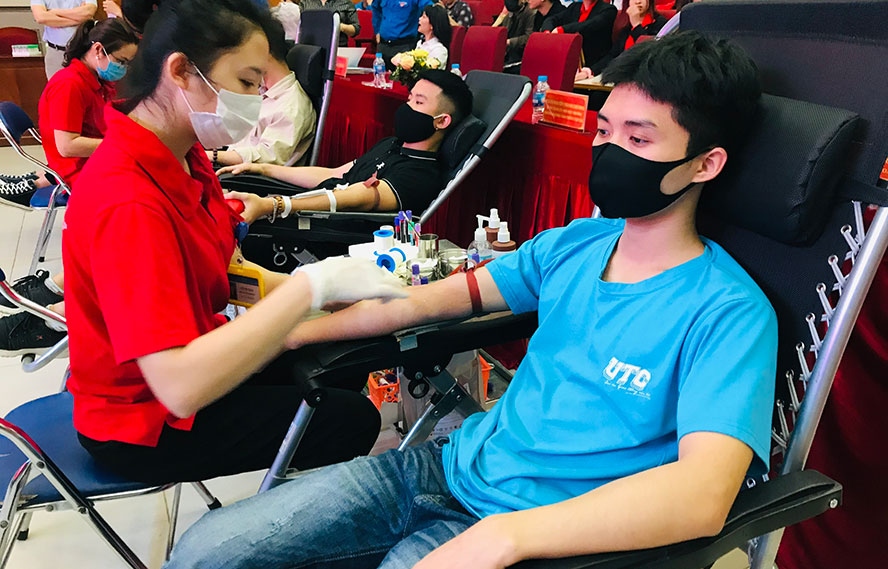 hanoi youth responds to voluntary blood donation day picture 1