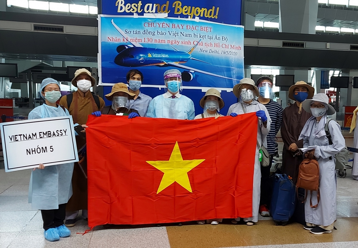 Chuyến bay đưa công dân Việt Nam từ Ấn Độ về nước. (Ảnh: ĐSQ)
