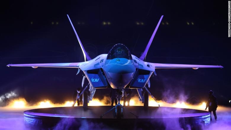 Rò rỉ những bức ảnh đầu tiên về máy bay chiến đấu bí mật mới của Nga