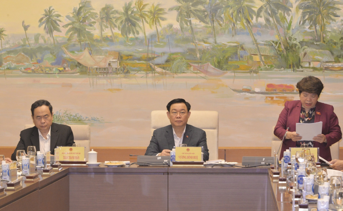 Chủ tịch Quốc hội Vương Đình Huệ làm việc với Ủy ban về các vấn đề Xã hội.