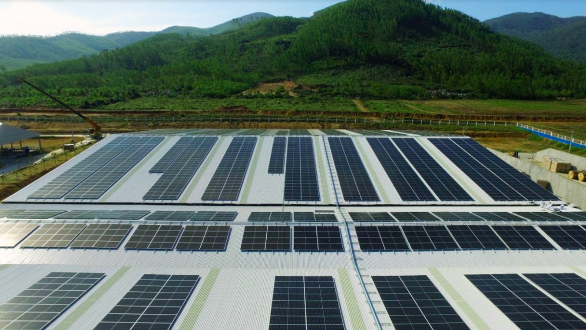 Hệ thống năng lượng mặt trời được Vinamilk triển khai tại Hệ Thống Trang Trại Sinh Thái Vinamilk Green Farm.