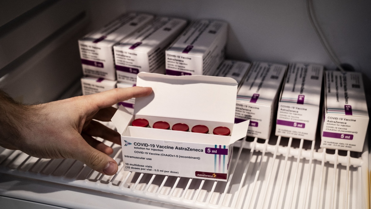 Vaccine AstraZeneca được lưu trữ tại trung tâm vaccine ở Copenhagen, Đan Mạch vào ngày 11/2/2021. Ảnh: AFP