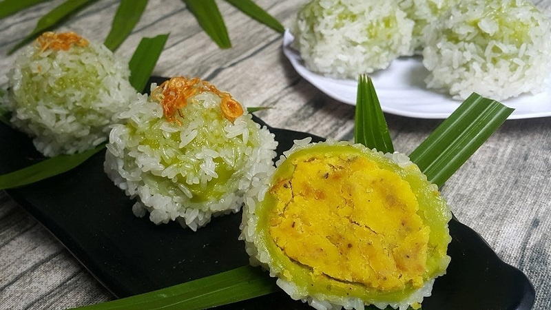 The Khuc pie occupies a special place in the hearts of Hanoians. (Photo: Diep Huong)