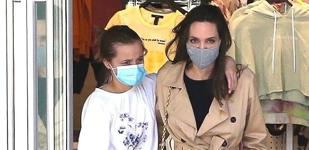 Angelina Jolie và con gái khoác vai tình cảm đi mua sắm