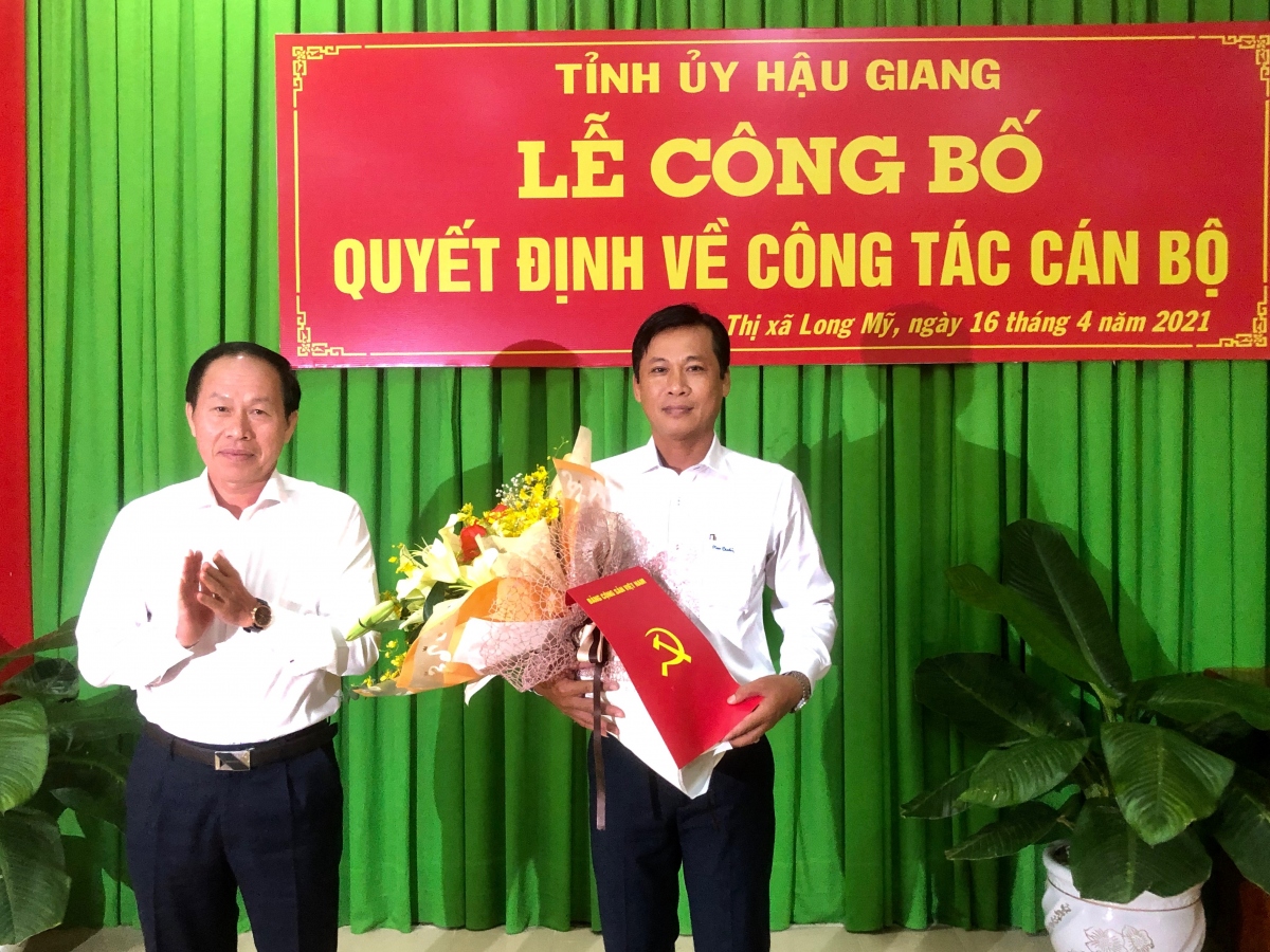  Ong vo van trung giu chuc bi thu thi uy long my, tinh hau giang hinh anh 1