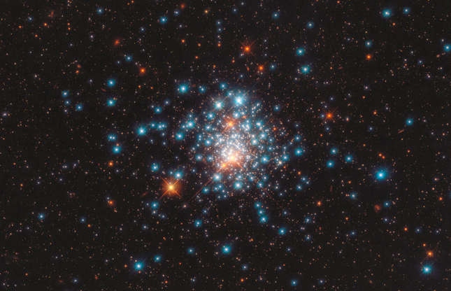 Bức ảnh từ Kính Thiên văn Hubble này cho thấy chòm NGC 1805 gồm hàng nghìn ngôi sao ở rìa thiên hà Đám mây Magellan lớn - một thiên hà vệ tinh của Dải Ngân hà./.