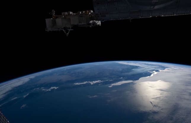 Ngày 1/11/2020, phi hành đoàn trên Trạm Vũ trụ Quốc tế đã ghi lại hình ảnh ánh mặt trời lóe rạng ở Thái Bình Dương và Vịnh San Francisco.