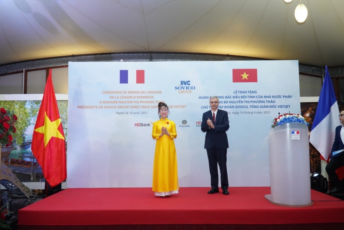 vietjet ceo receives french order of the legion of honour picture 1