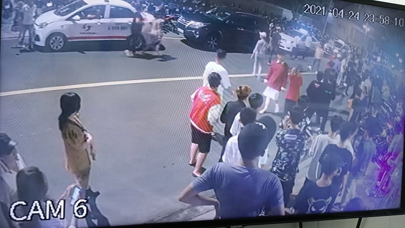 Hiện trường vụ ẩu đả (Ảnh: trích xuất Camera - công an cung cấp)
