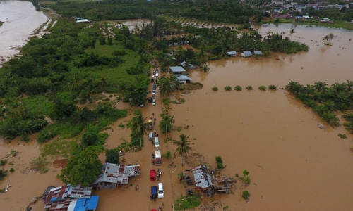 Một trận lũ lụt tại Indonesia. Ảnh: AFP.