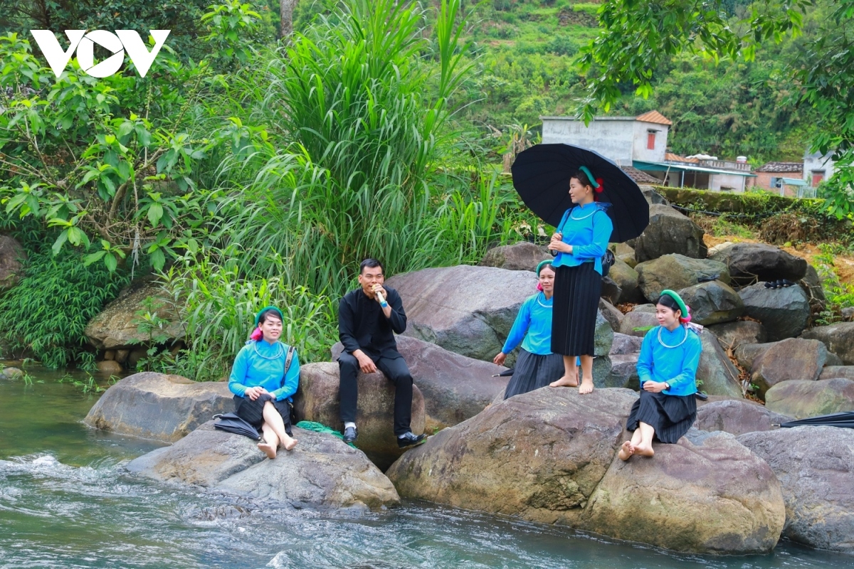 During the course of the festival, the San Chi ethnic people gather in order to sing love songs.